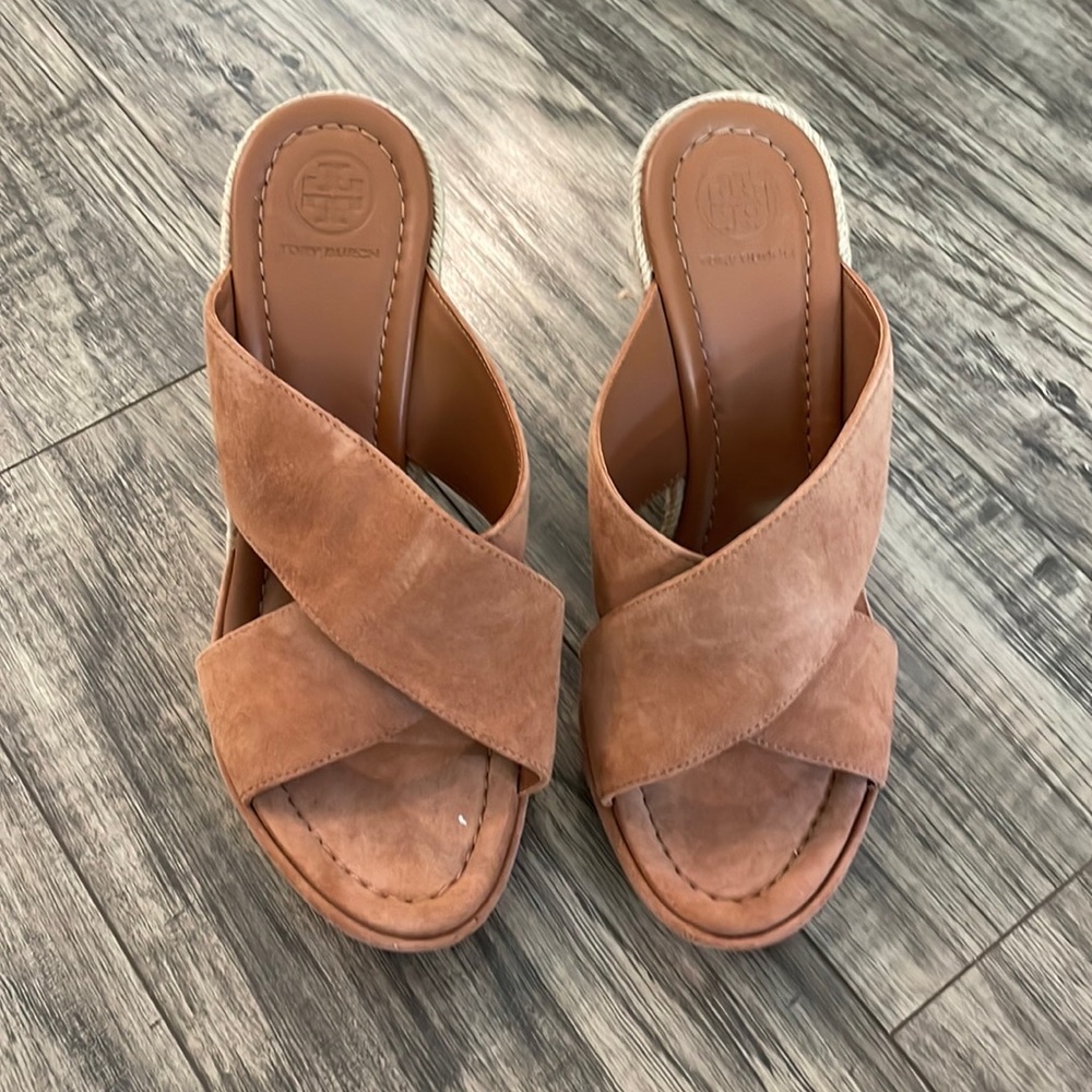 Tory Wedges NWOT